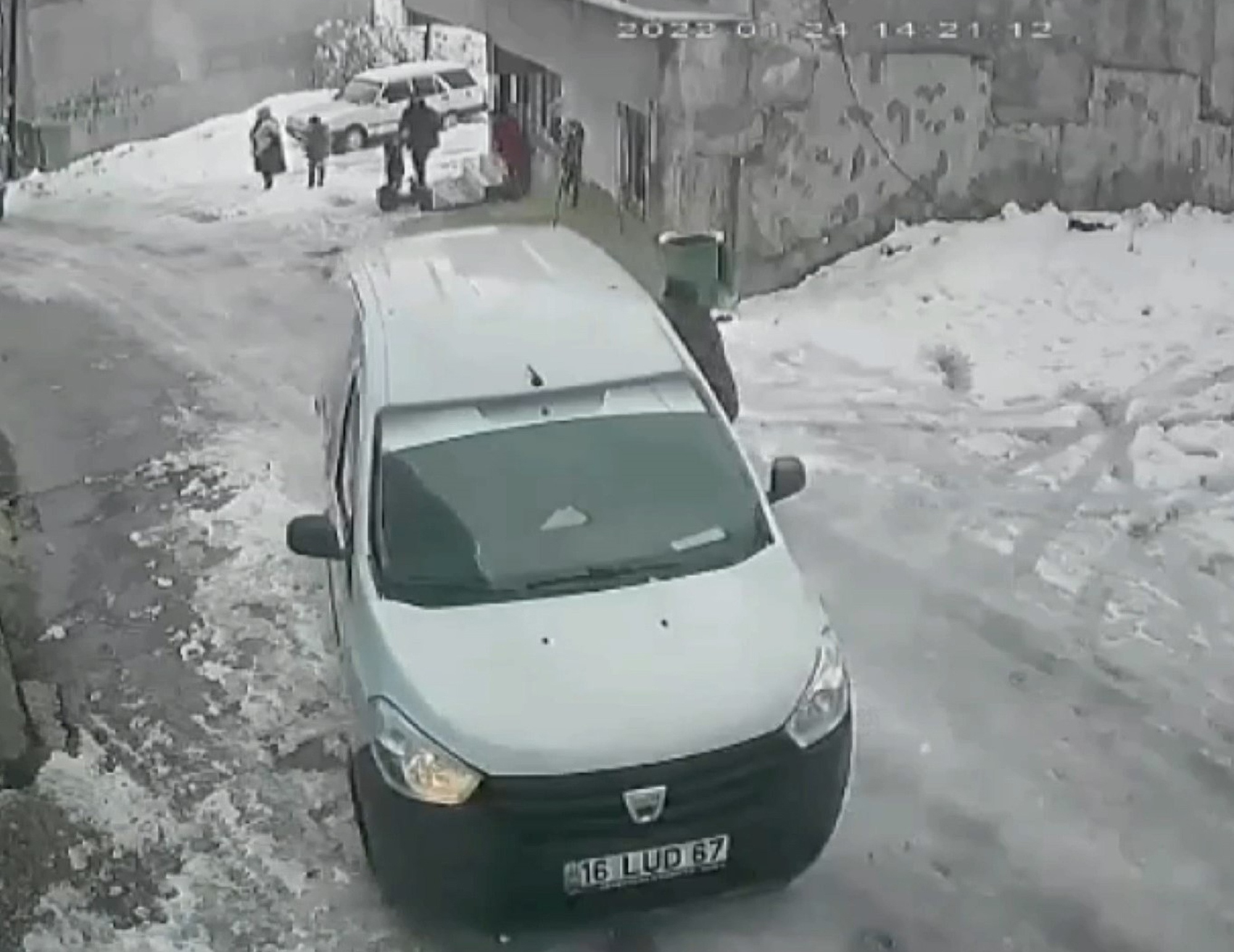 Read more about the article Hapless Driver Uses Bare Hands To Stop Van Sliding Down Steep Icy Hill