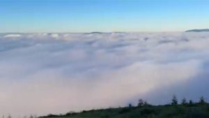 Read more about the article Mesmerising Time Lapse Clip Of Thick Clouds Rolling Over Washington State