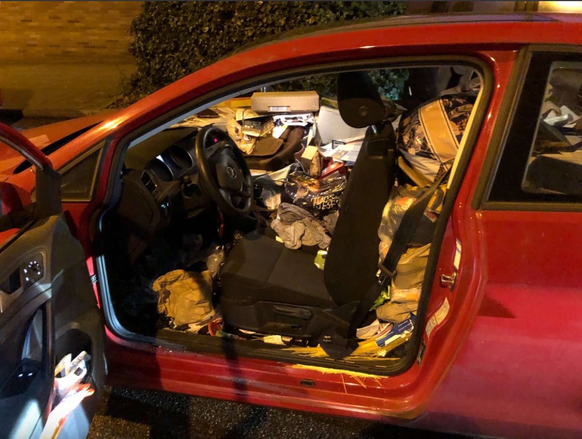 Read more about the article Cops Order Man To Clear Out Car Packed To The Brim With Junk Within A Week Or Face The Law