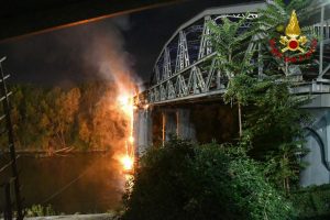 Read more about the article Fire At Historical Rome Bridge Built In 19th Century England Was Deliberate To Get Rid Of The Homeless