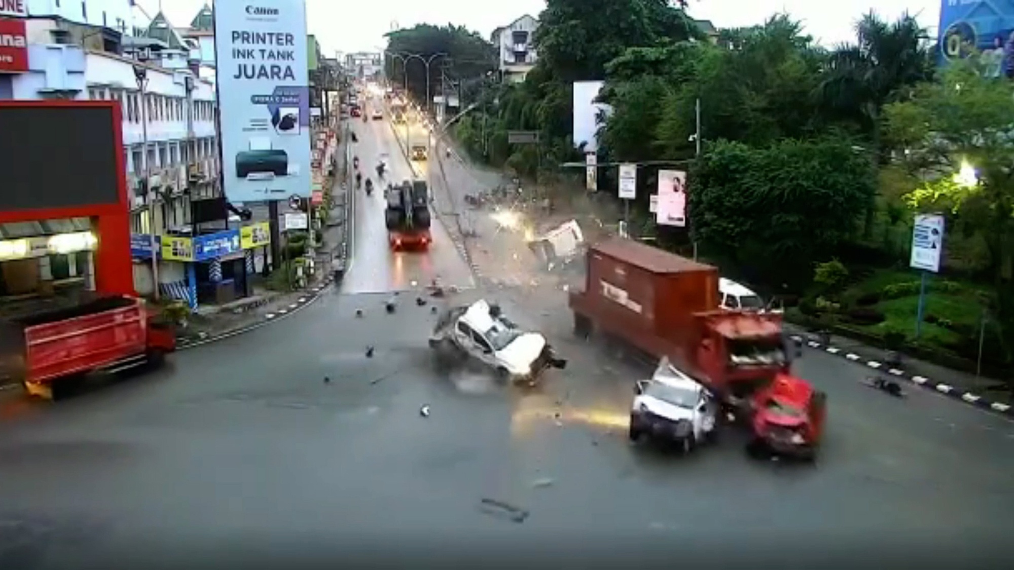 Read more about the article Five Dead After Out-Of-Control Lorry Smashes Into Cars Stopped At Traffic Lights In Indonesia