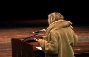 Read more about the article White, Blonde Michigan Mum Repeatedly Uses N-Word During School Board Meeting