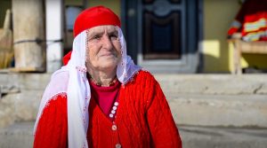 Read more about the article Turkish Woman Only Wears Red For 67 Years After Wise Man Appeared In Dream