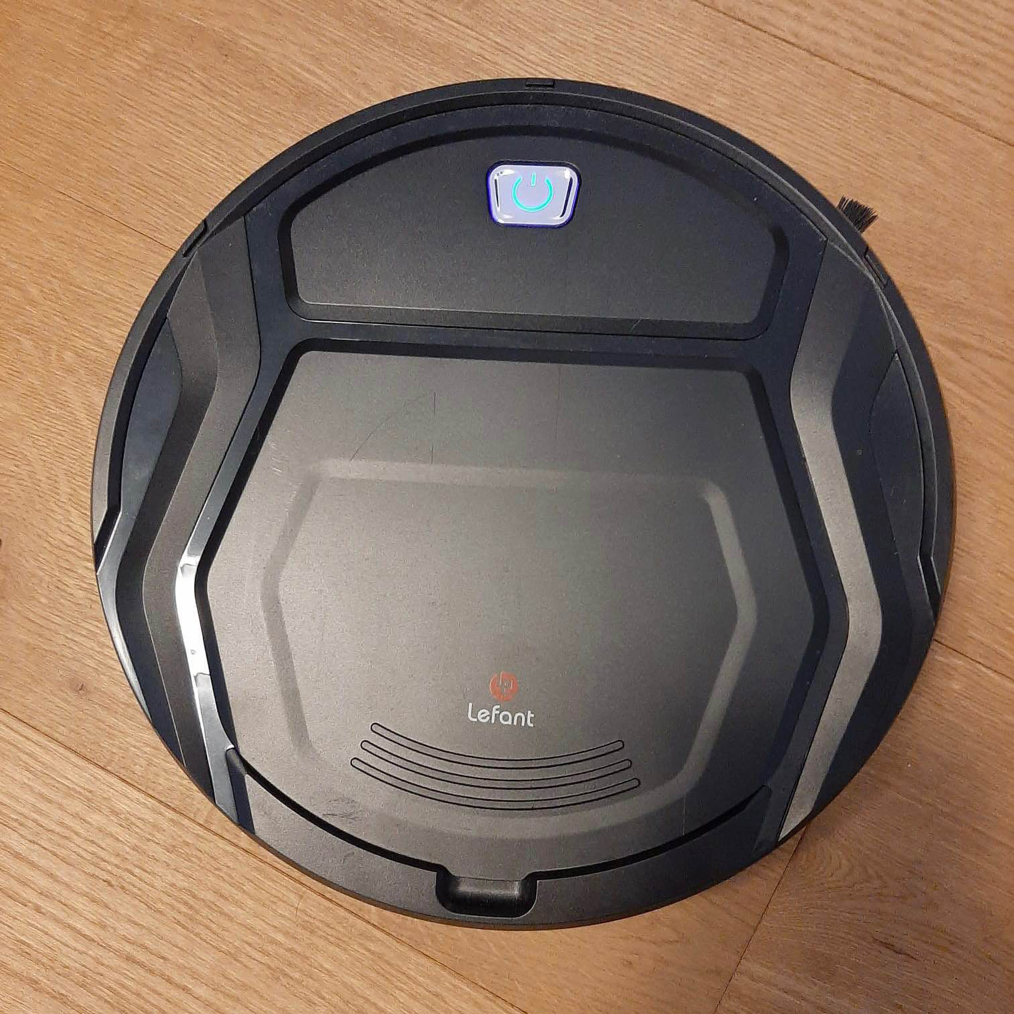 Read more about the article Fluffy The Shop Robot Vacuum Makes Break For Freedom And Disappears In Crowded Streets