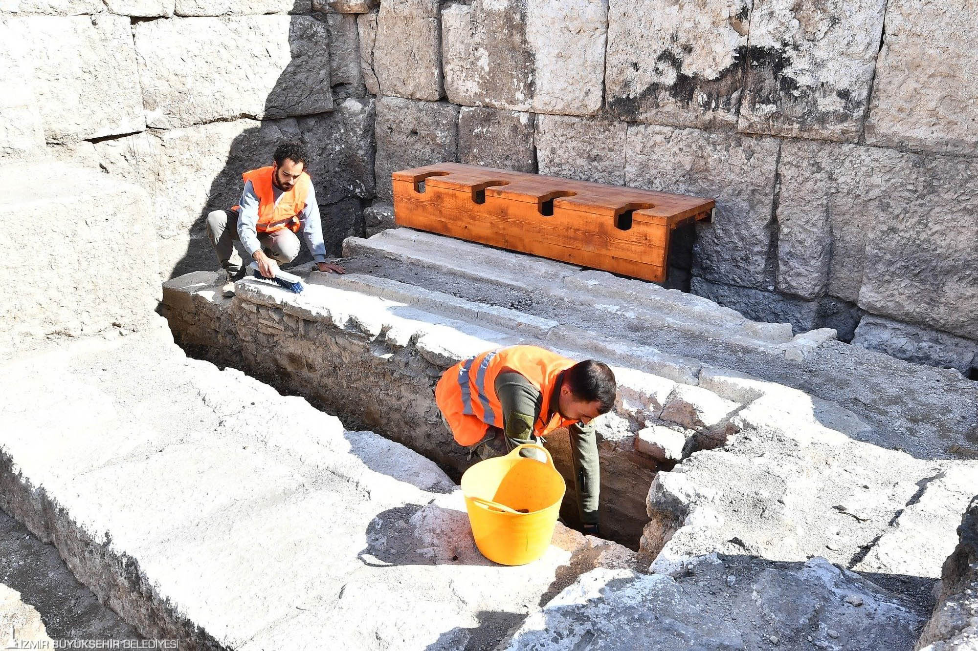 Read more about the article Turkish Archaeologists Who Discovered Ancient Toilet That Could Be Used By 13 People Have Now Found 2,000-Year-Old Passage