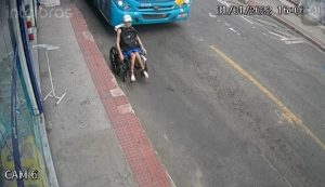 Read more about the article Bungling Busman Crushes Womans Wheelchair While She Tries To Board