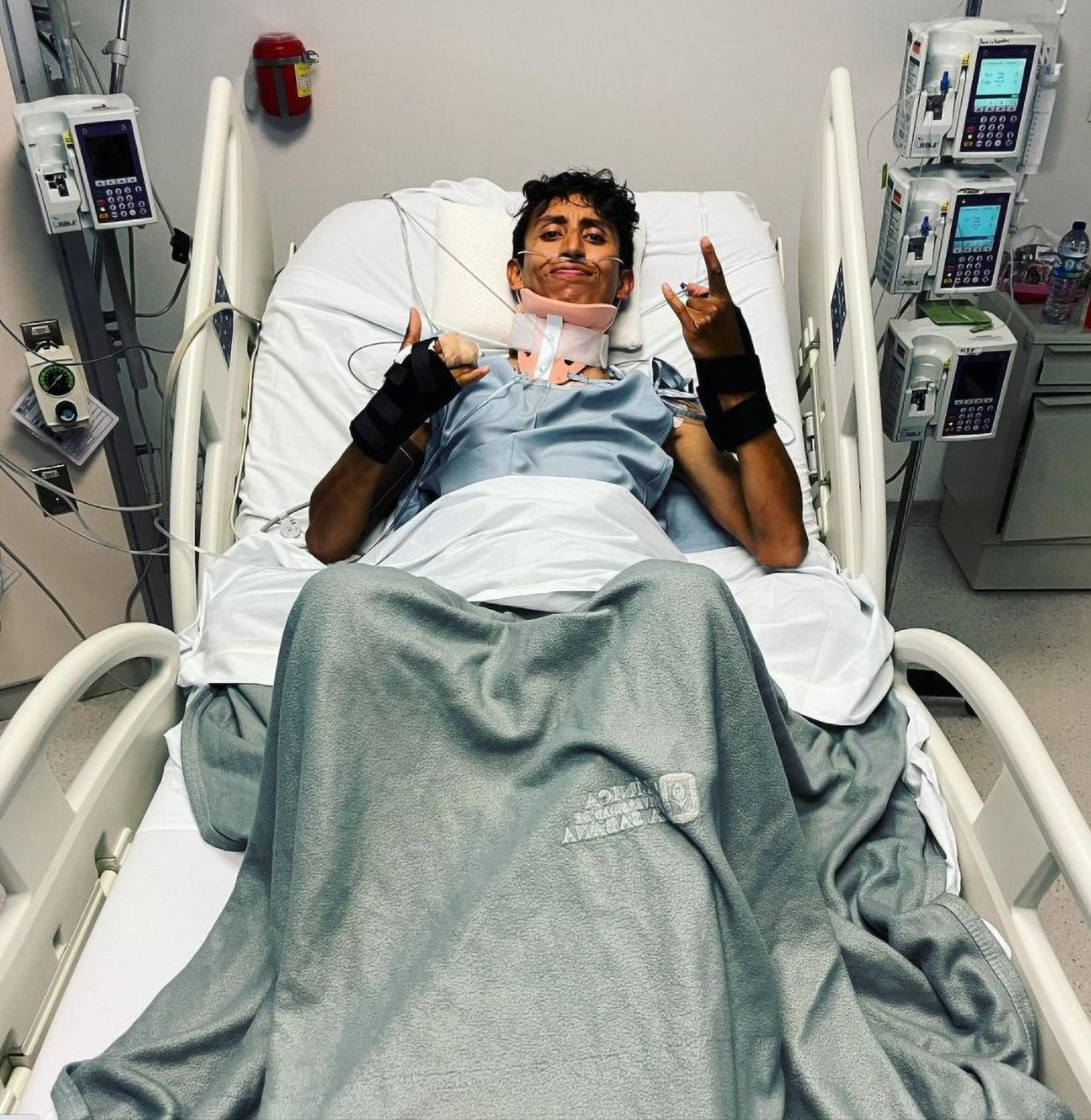 Read more about the article Colombian Champion Cyclist Who Nearly Died In Crash With Bus Posts Upbeat Message From Hospital Bed Following Successful Op