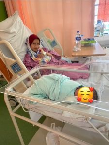 Read more about the article Woman With Dwarfism Confounds Expectations By Successfully Giving Birth To Baby Boy