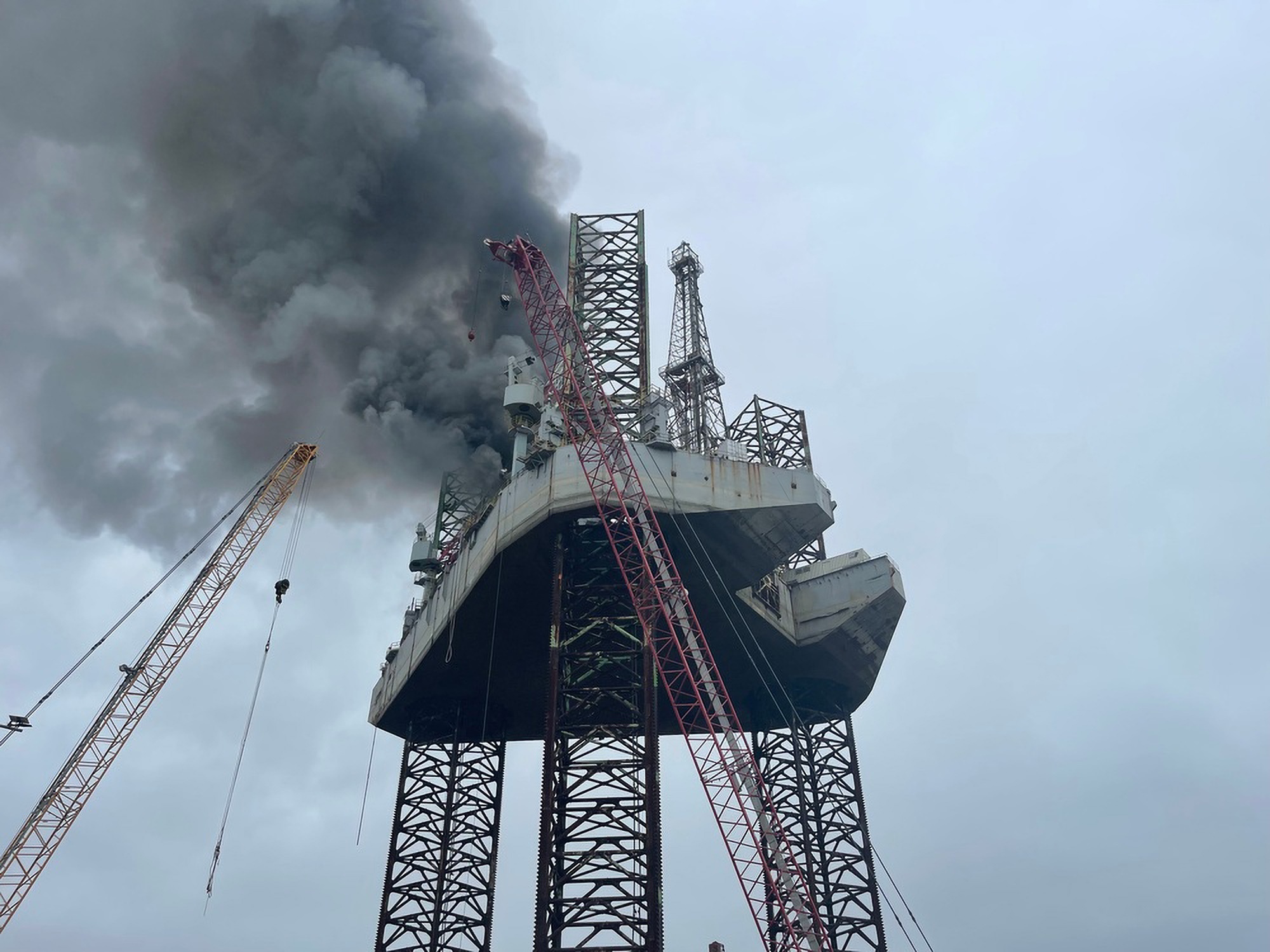 Read more about the article Coast Guard Rescues Nine Workers From Rig Fire Off Texan Coast