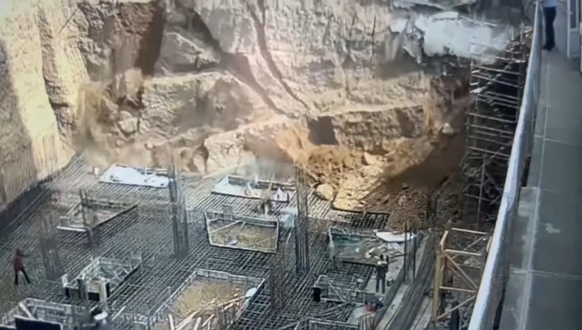 Read more about the article Landslide Kills Afghan Worker At Excavated Building Site In Iran