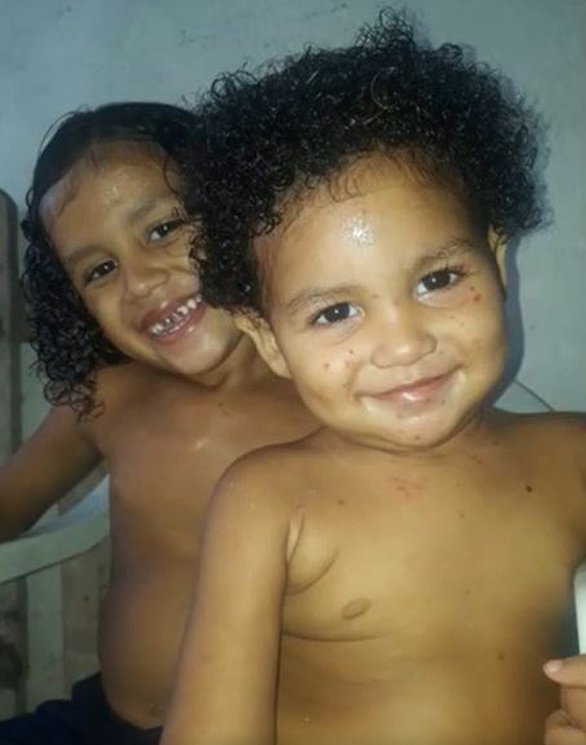 Read more about the article Two Cute Tot Brothers Tragically Burnt Alive In House Fire After Dad Left Them Sleeping To Go On Date