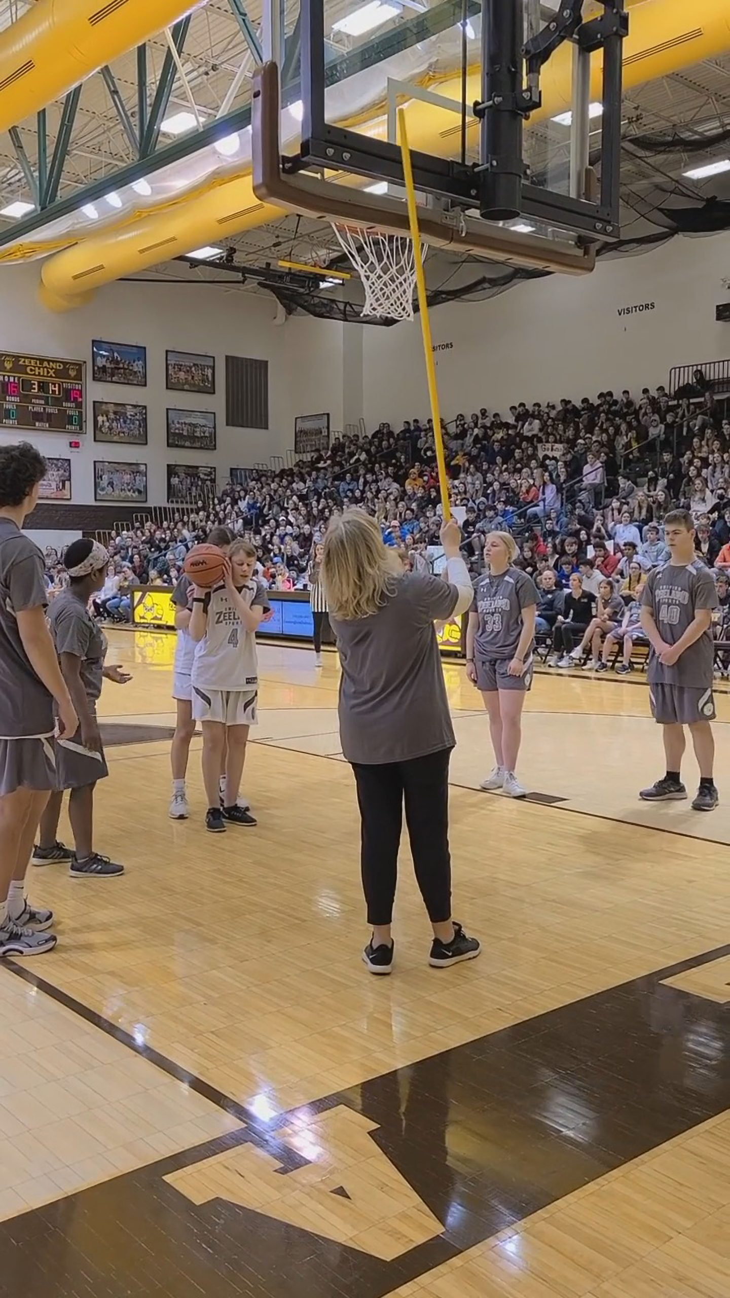 Read more about the article Crowd Erupts In Thunderous Cheer As Blind Student Sinks Basketball Shot