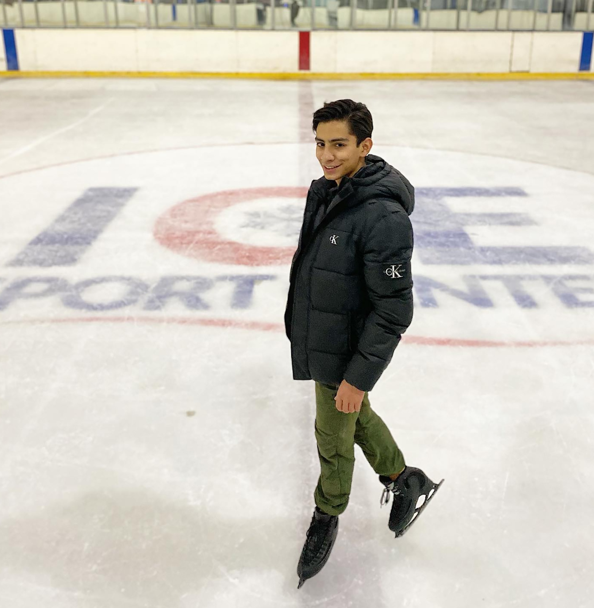 Read more about the article Mexican Figure Skater Drops Out Of World Championships After Plane Loses His Luggage