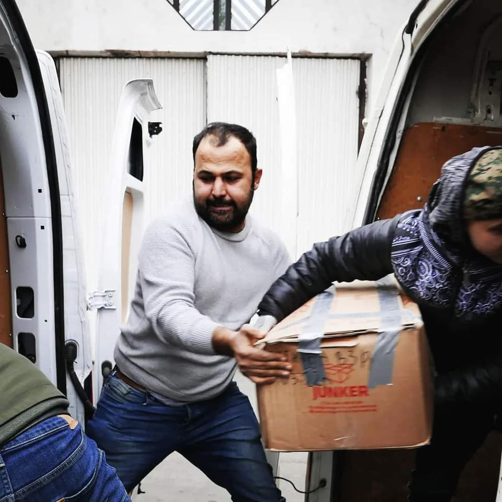Read more about the article Beacon Of Light: Meet Syrian Refugee Who Is Now Ferrying Supplies To Help Ukrainian Refugees