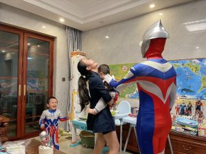 Read more about the article SUPER ZERO: Japanese Super Hero Terrifies Kids At Birthday Party