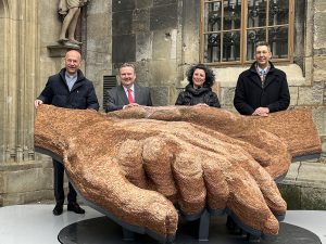 Read more about the article IS THAT A MONEY-T? Sculpture Made From 1 Million EUR 1 Cent Coins Goes On Show