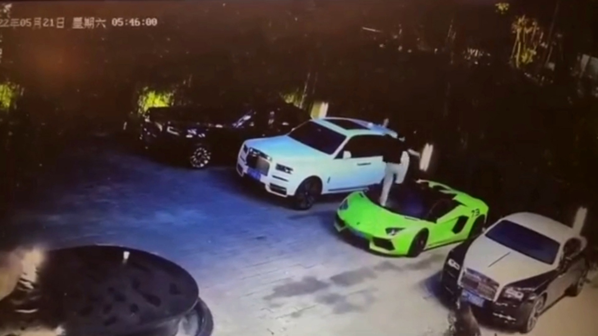 Read more about the article SLAM-BORGHINI: Drunk Trashes Four Luxury Cars In Fender Bender
