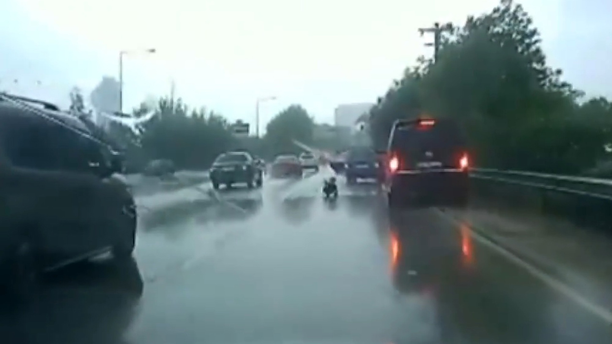 Read more about the article Dashcam Films Child Falling From Car Onto Busy Road In Bad Weather