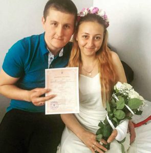 Read more about the article ASTONISHING BRAVERY: Ukrainian Nurse Who Danced At Wedding Despite Losing Legs Had Begged To Be Allowed To Die