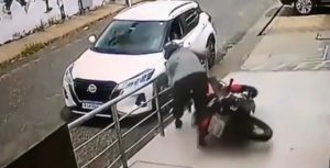 Read more about the article YOU MUG: Bungling Motorcycle Bandit Trips Over His Own Bike