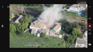 Read more about the article WAR IN UKRAINE: Russian Soldiers Run For Lives As Ukraine Bombs Occupied House