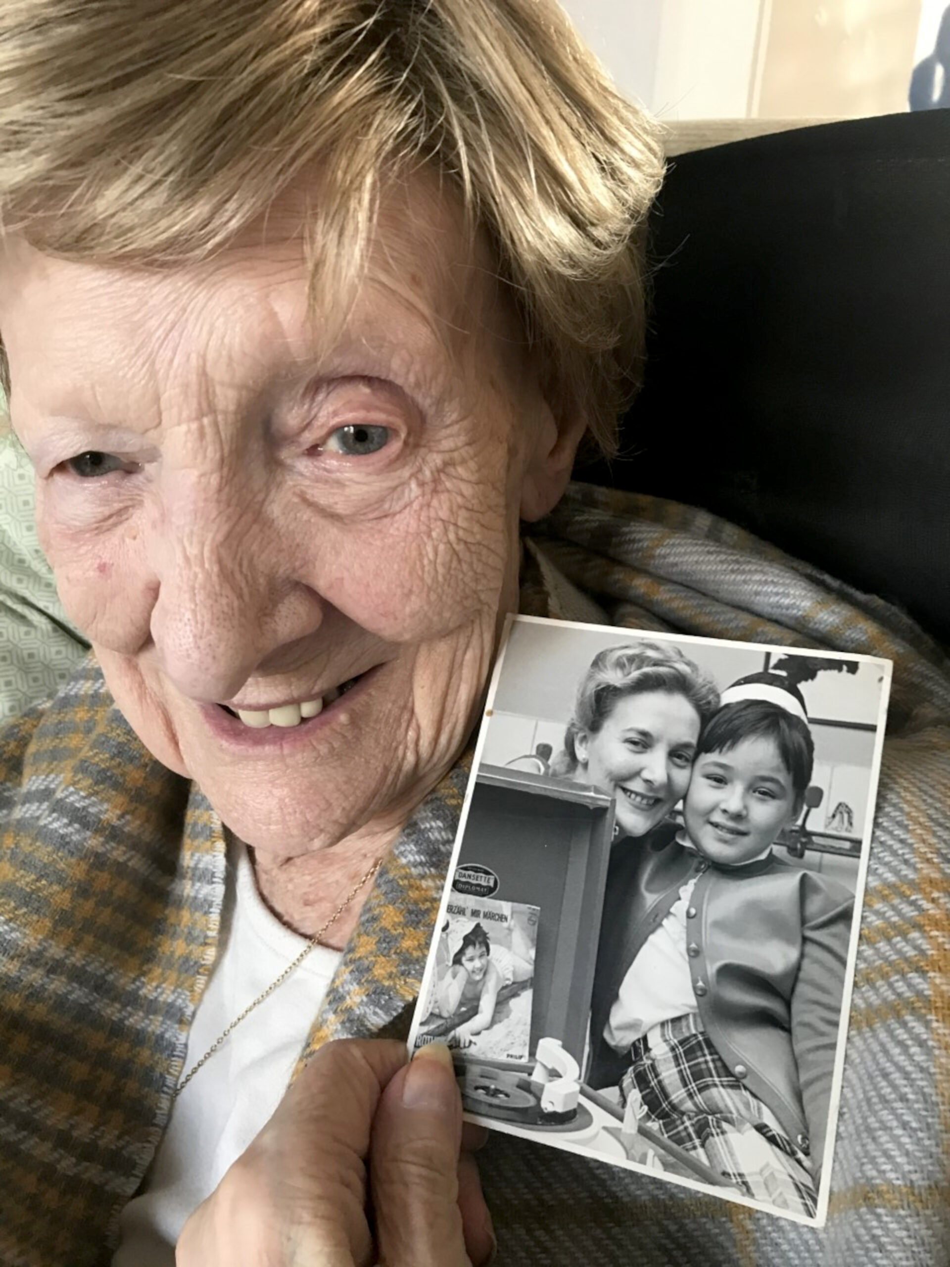 Read more about the article DEATH BED: Fulfilling OAP’s Dying Wish To Find Child Actress Who She Starred With In King And I Manchester Show