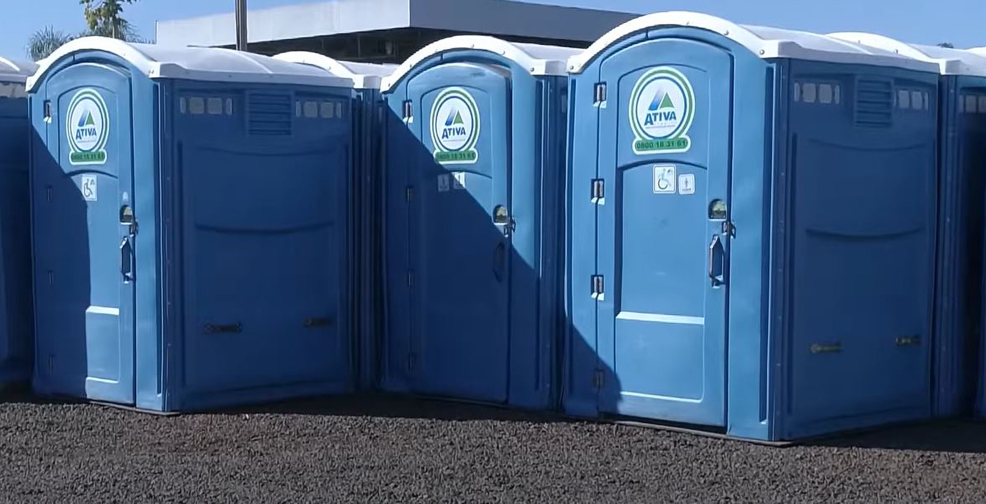 Read more about the article LAV SHACK: Man Stole Portaloo For S3x With Girlfriend