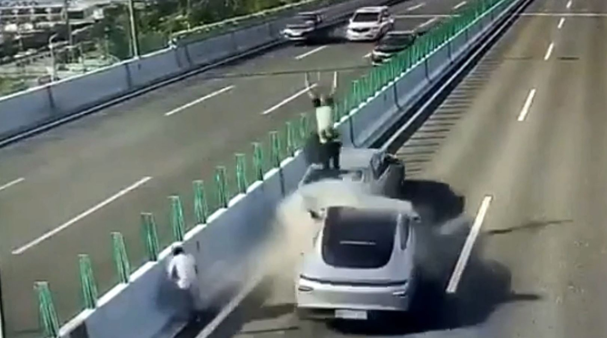 Read more about the article TRAGIC BREAK: Driver Dies As Car Using Chinese Auto Pilot Smashes Into His Car That had Broken Down On Motorway