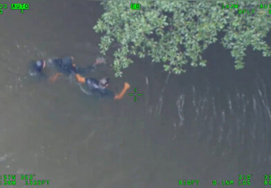 CAN’T WET GO: Police Officers Swim After Suspected Murderer And Arrest Him In The Water