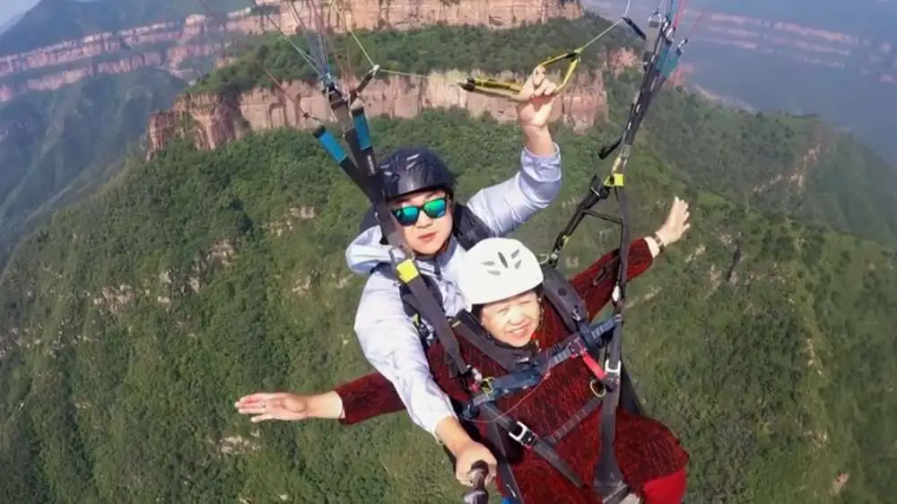 Read more about the article OH CHUTE! 72-Year-Old Daredevil’s Paragliding Dream Comes True At 4,000ft