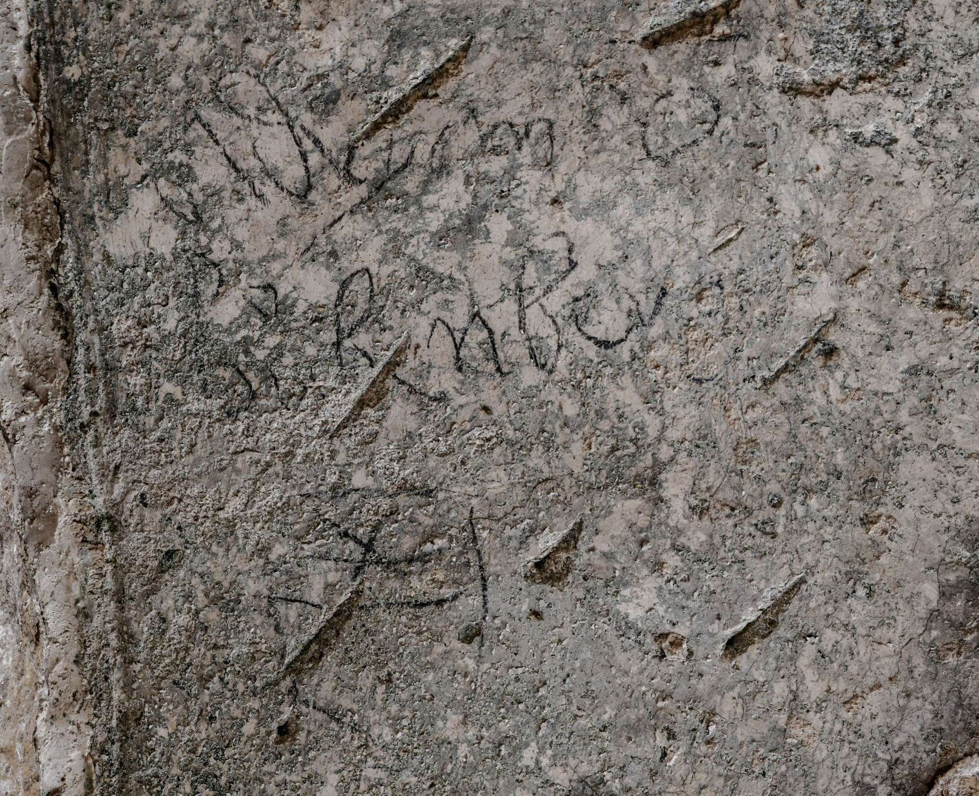 Read more about the article KNIGHT ON THE TILES: Nobleman’s Medieval Graffiti  Found In Jerusalem Holy Tomb