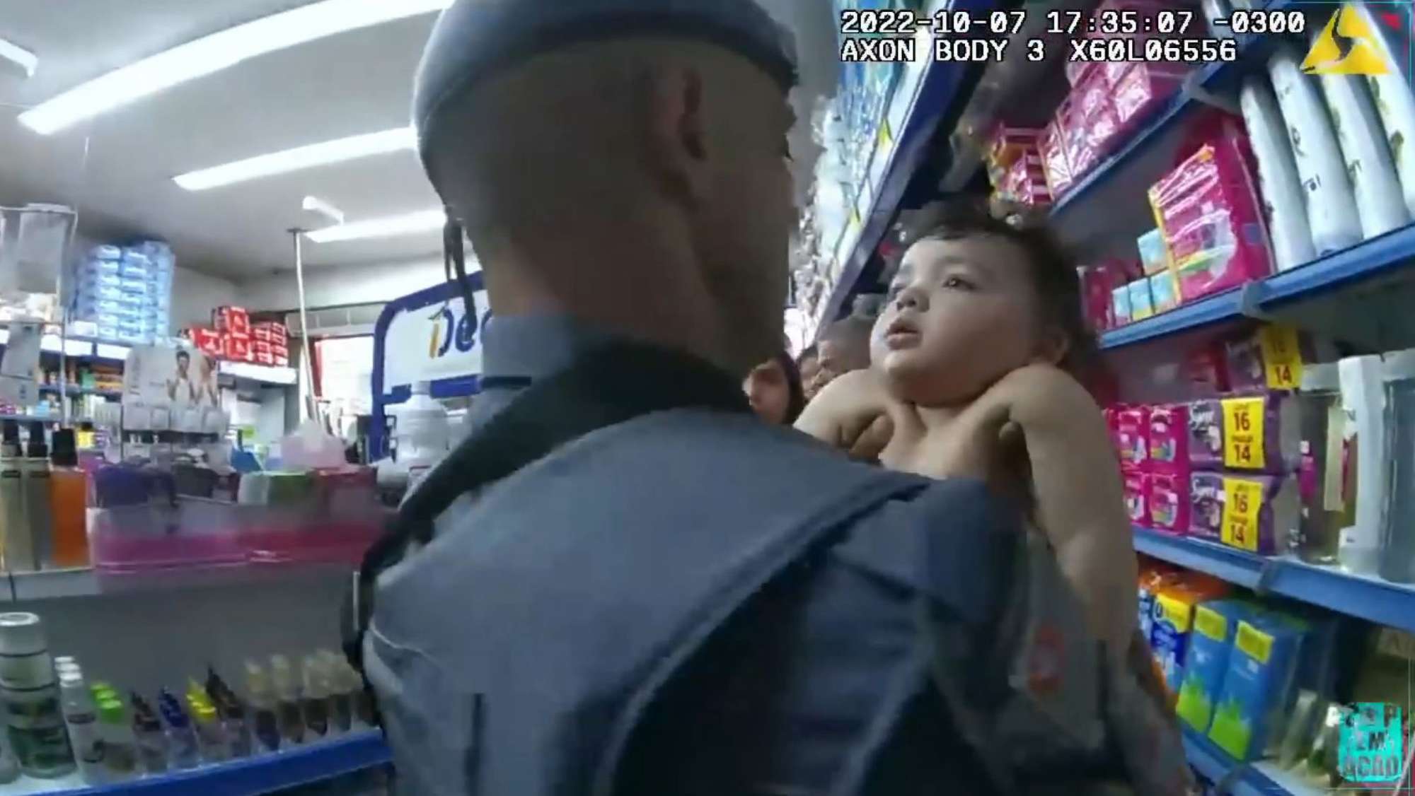 Read more about the article HERO COPS SAVE CHOKING TOT:  Boy Brought Back By Heimlich Maneuvre