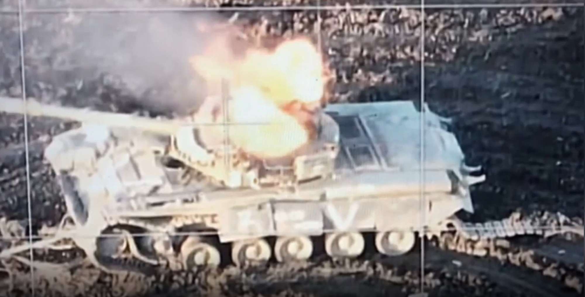 Read more about the article Ukrainian Forces Blow Up Russian Tank
