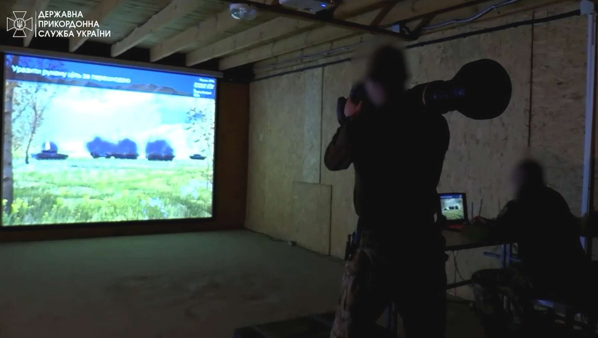 Read more about the article Ukrainian Soldier Uses VR To Learn Handling British NLAW Portable ATGM System