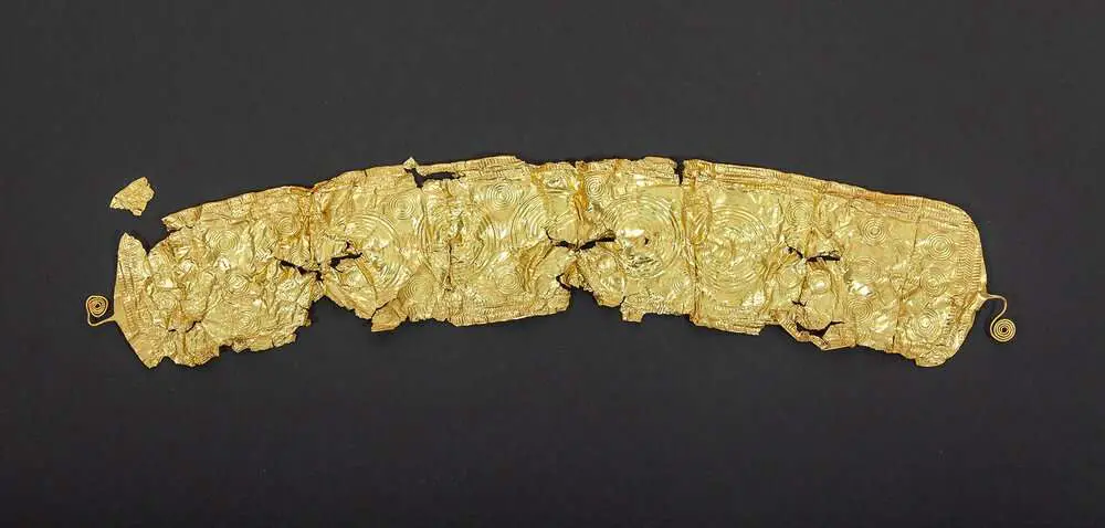 Read more about the article STRUCK GOLD: Beetroot Farmer Unearthed Stunning Metal Belt More Than 3,000 Years Old