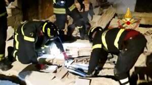 Read more about the article RUBBLE AND STRIFE: Firefighters’ Fingertip Search For Victims