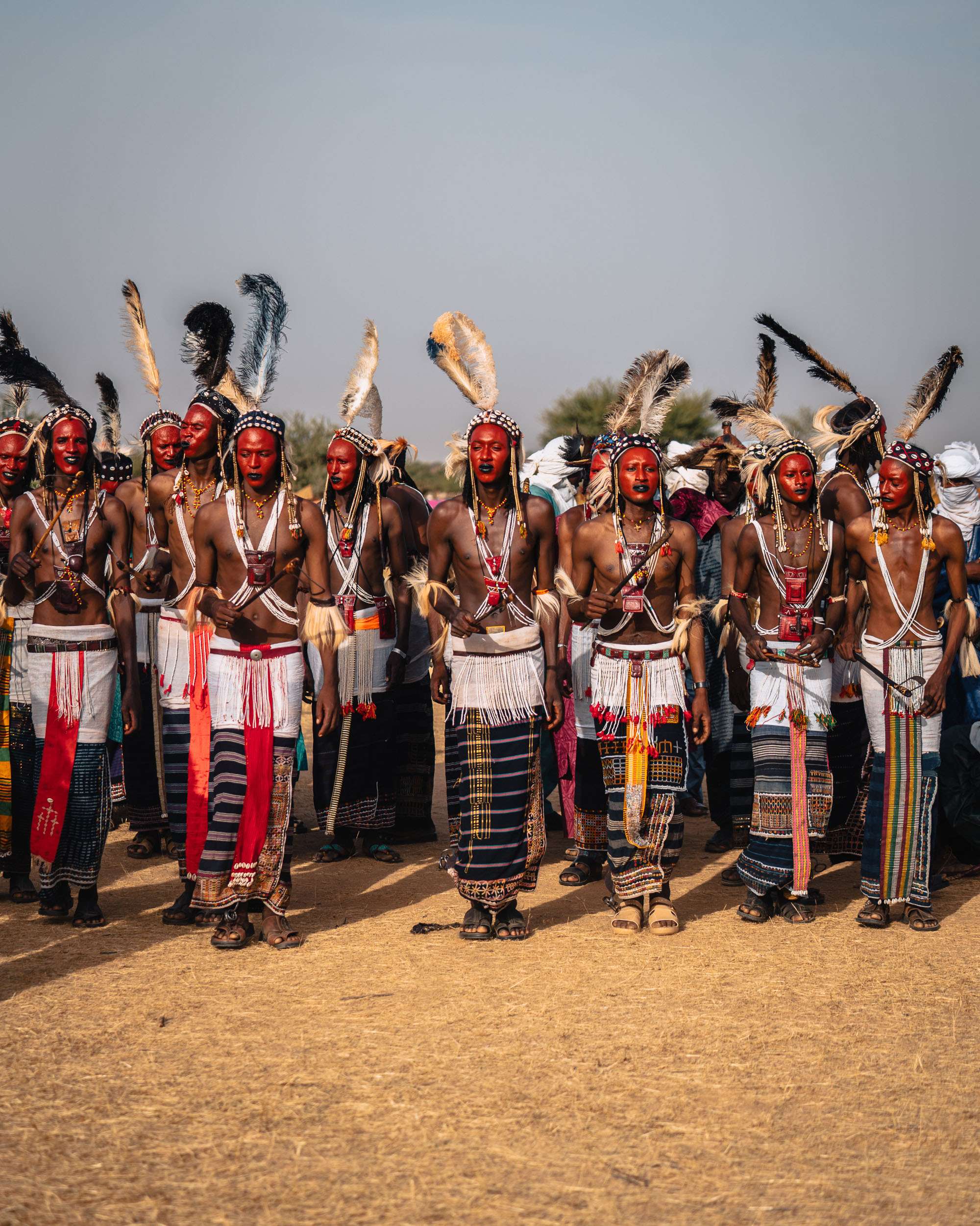 Read more about the article RED-Y TO MARRY: Stunning Courtship Ritual In Sahara Where Painted Men Compete To Attract A Partner