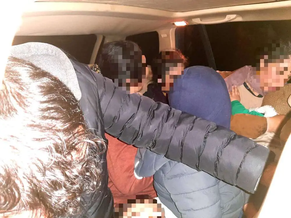Read more about the article DAS BOOT: Police Seize Car With Eight Migrants Crammed In Back
