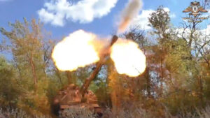 Read more about the article DPR Forces Show Off Howitzer Firing At Ukrainian Positions Near Marinka In Donetsk