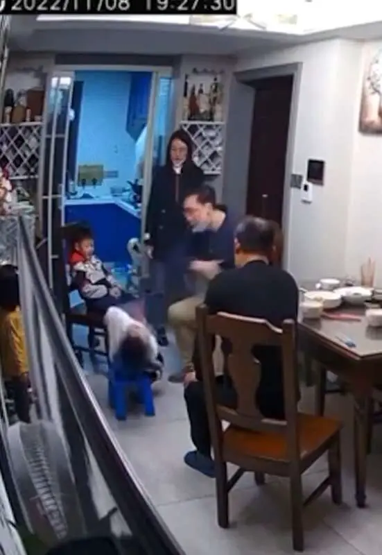 Read more about the article DAD’S REVENGE: Surgeon In China Detained For Slapping Boy And Breaking Grandfather’s Leg In Row Over Kids Fighting