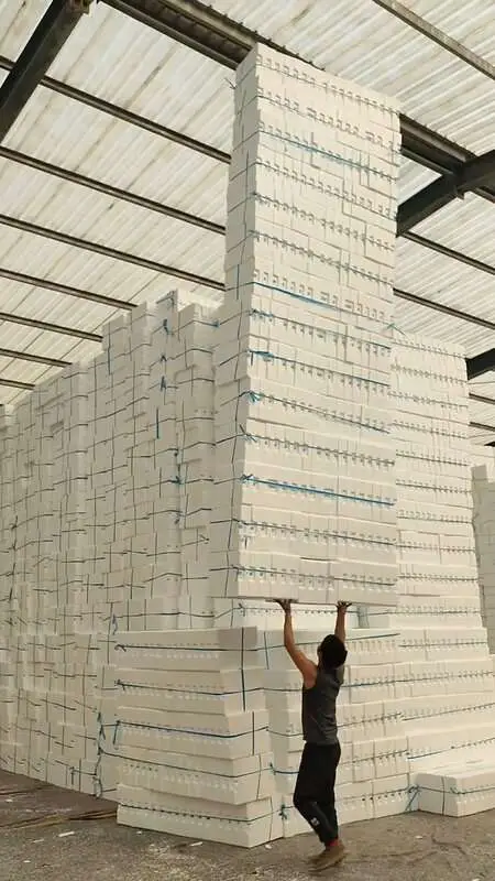 Read more about the article JENGA MASTER: Skilled Worker Single-Handedly Moves 20 Layers Of Foam Boards