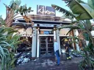 Read more about the article SPARK OUT: All-Nighter For Firefighters As Notorious Costa Club Goes Up In Smoke
