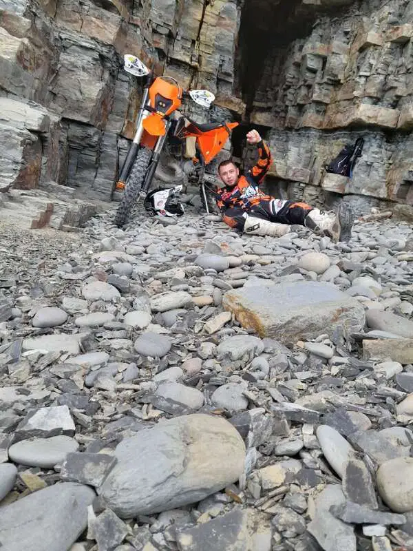 Read more about the article FALL OF DEATH: Biker’s Freak Fall From Clifftop