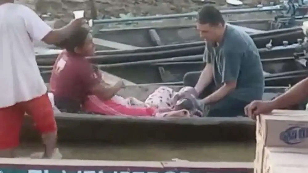 Read more about the article WATER BABY: Mum Gives Birth In Canoe On Amazon Waterway￼