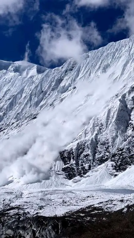 Read more about the article WHITE DEATH: Avalanche Rushes Down Himalayan Mountainside