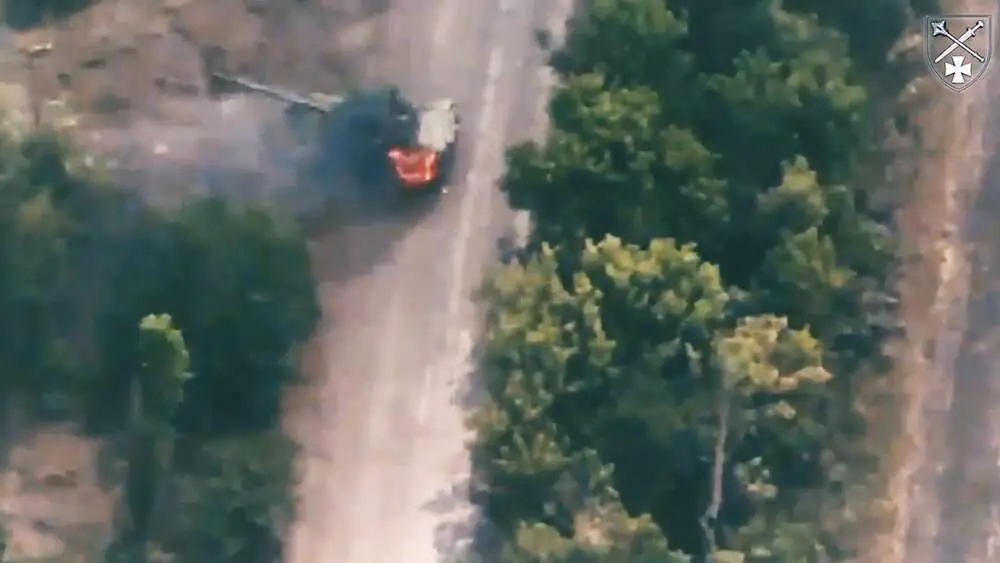 Read more about the article Ukrainian Artillery Blows Up Russian Tank Hiding Among Trees