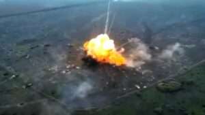 Read more about the article Massive Explosion As Ukrainian Artillery Hits Russian Armour Column