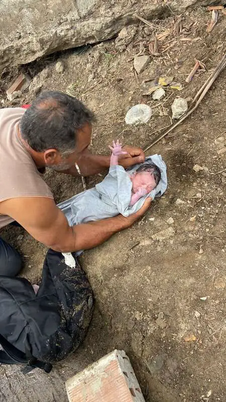 Read more about the article MIRACLE TOT: Astonishing Survival Of Backpack Baby Hurled Into River From Bridge