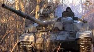 Read more about the article DPR Says It Shot At Ukrainian Forces Using Captured Ukrainian T-64BM ‘Bulat’ Tank