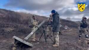 Read more about the article Ukrainian Soldiers Repair Captured Russian Mortar And Use It Against The Enemy